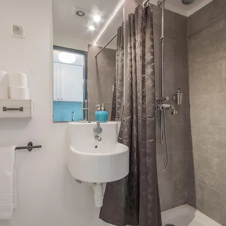 Charming In The Heart Of Appartement Lissabon