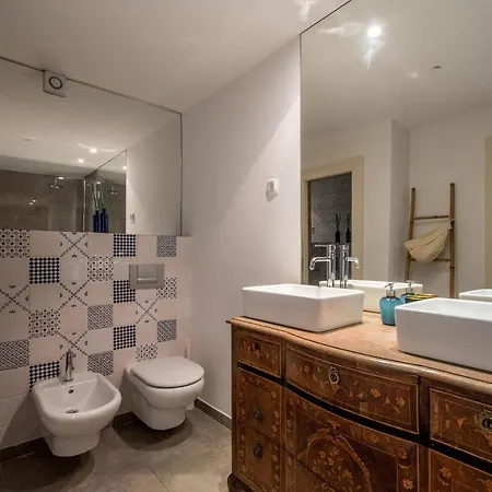 Charming In The Heart Of Lissabon