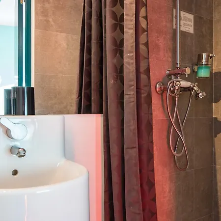 Apartment Charming In The Heart Of Lissabon